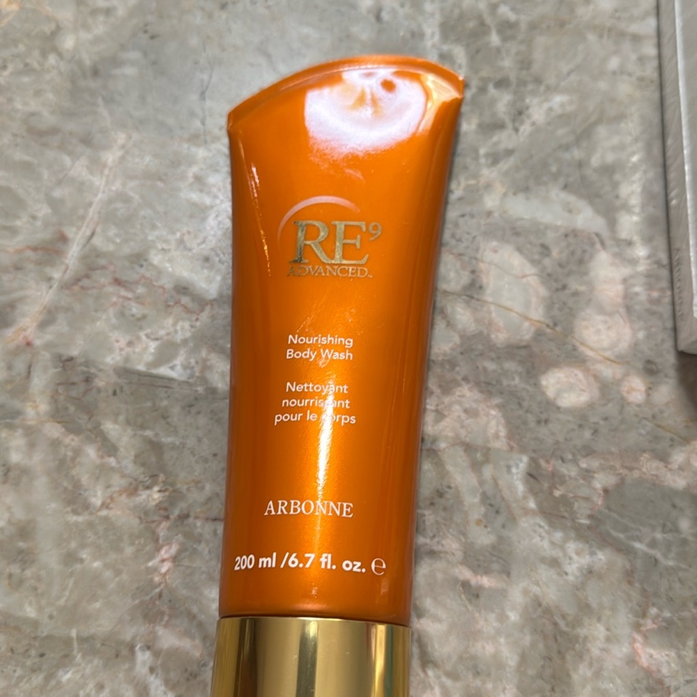 RE9 advanced nourishing body wash